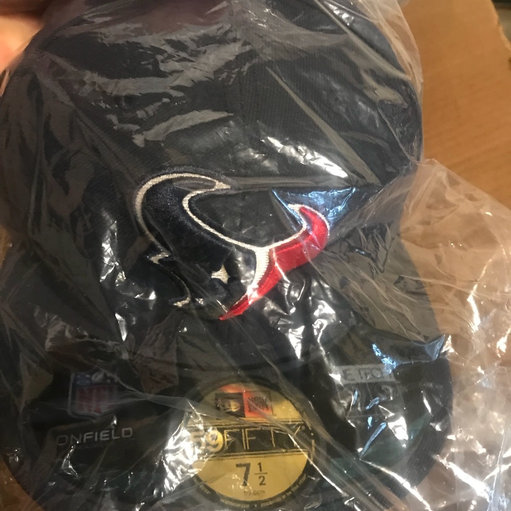 Men fitted hat 7 1/2 new era new in plastic